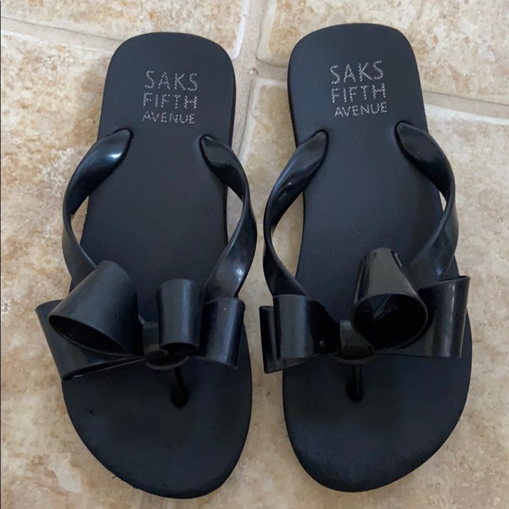 Black bow sandals
